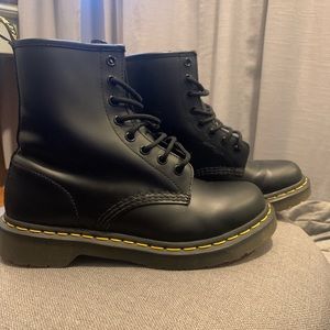 1460 WOMEN'S SMOOTH LEATHER LACE UP BOOTS